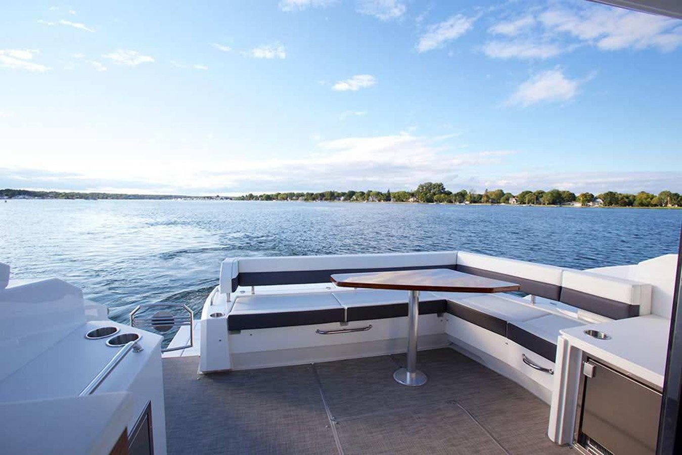 2027 Cruisers Yachts 46 Cantius 5