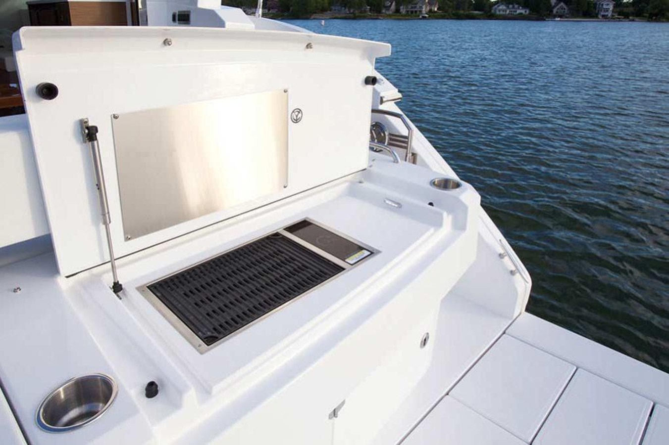 2027 Cruisers Yachts 46 Cantius 6