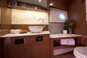 2027 Cruisers Yachts 46 Cantius 15