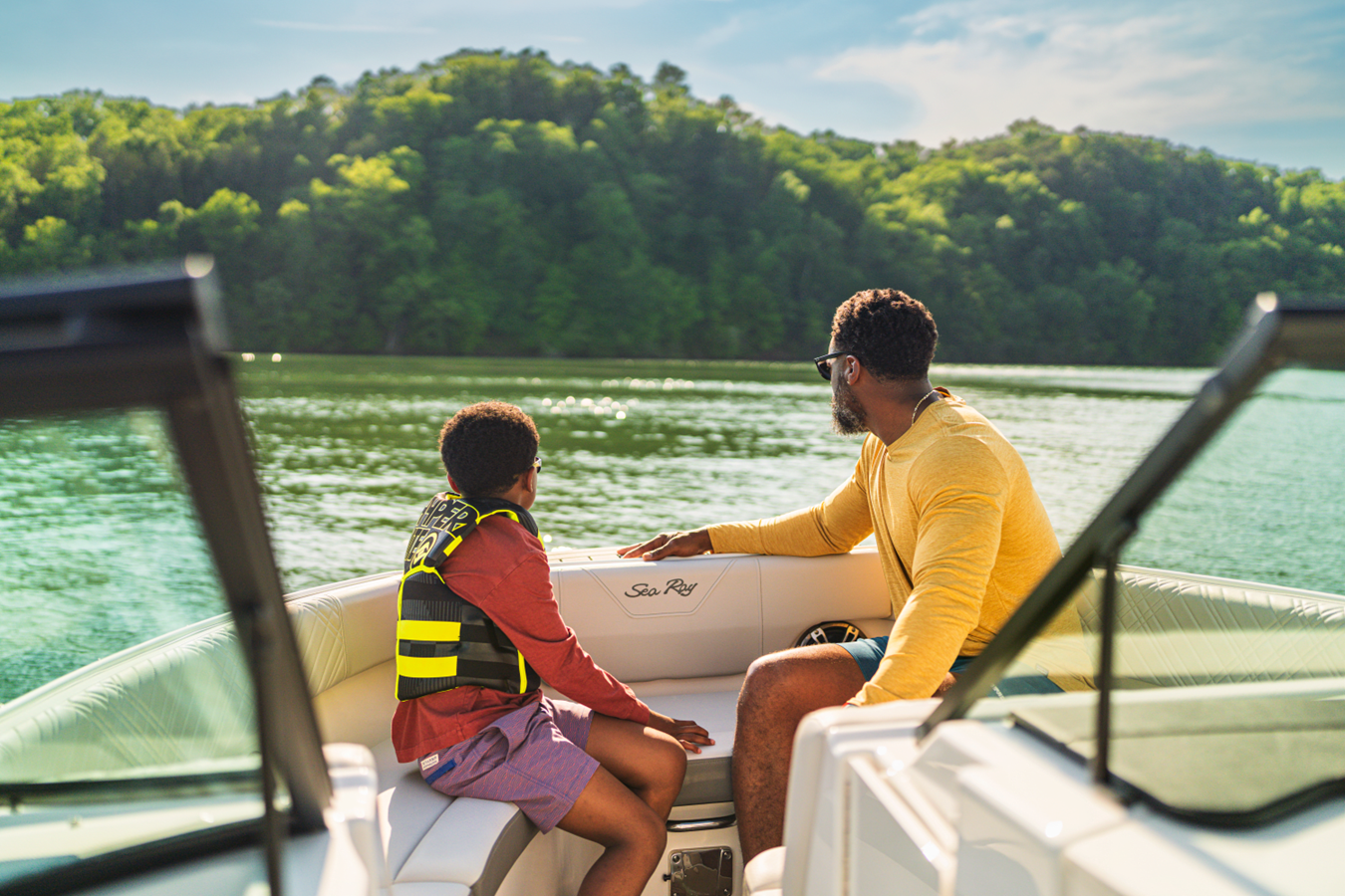 2026 Sea Ray SDX 230 Outboard 13