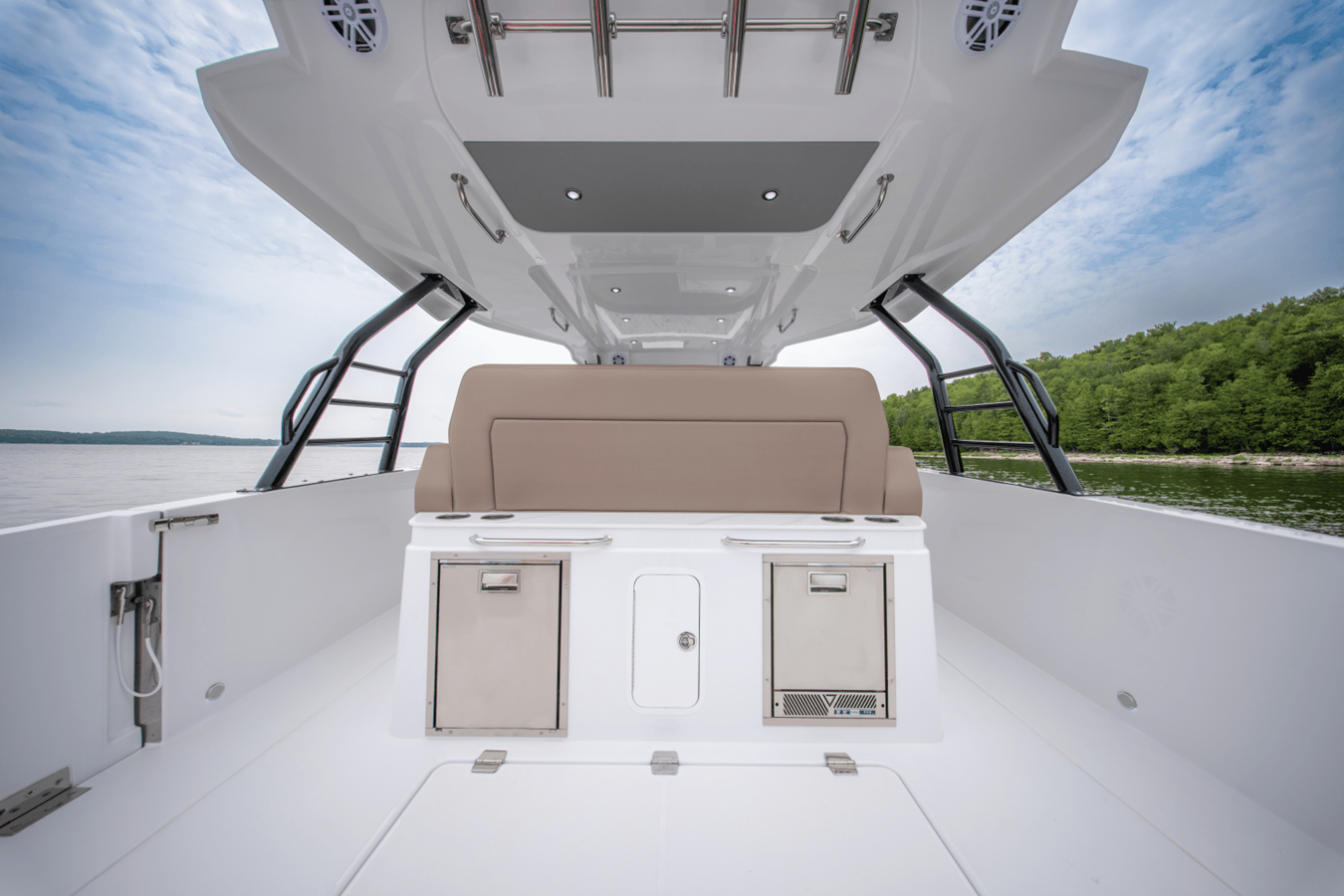 2027 Cruisers Yachts 38 VTR EC 12