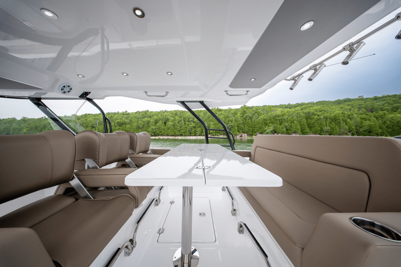 2027 Cruisers Yachts 38 VTR EC 19