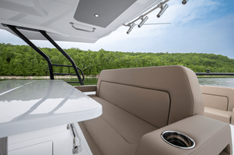 2027 Cruisers Yachts 38 VTR EC 20