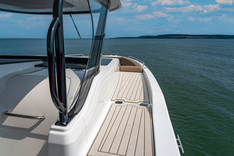 2027 Cruisers Yachts 38 VTR EC 26