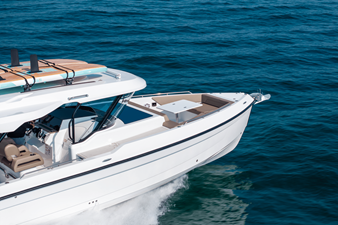 2027 Cruisers Yachts 38 VTR EC 34