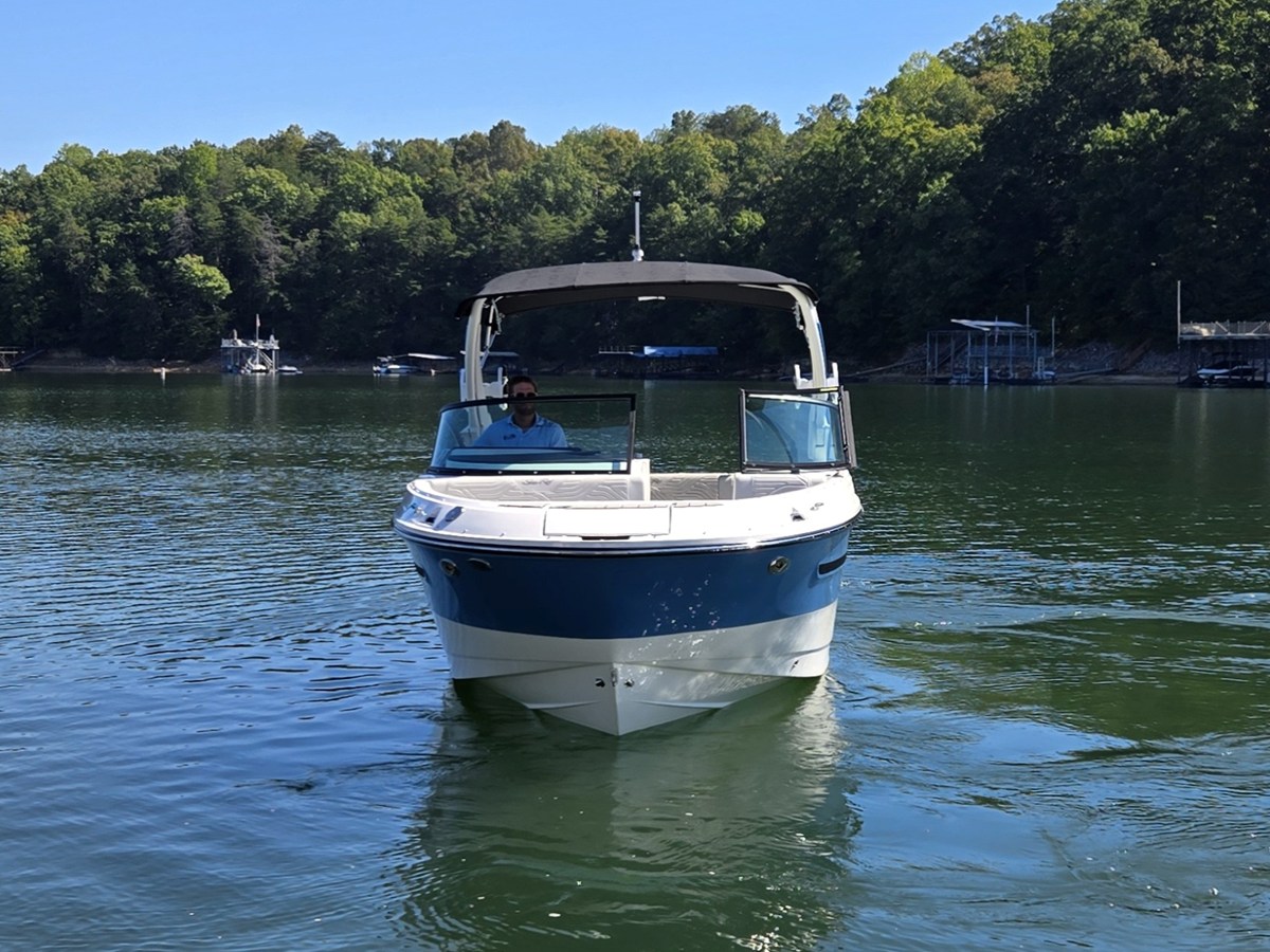 2027 Sea Ray SDX 250 Surf 3