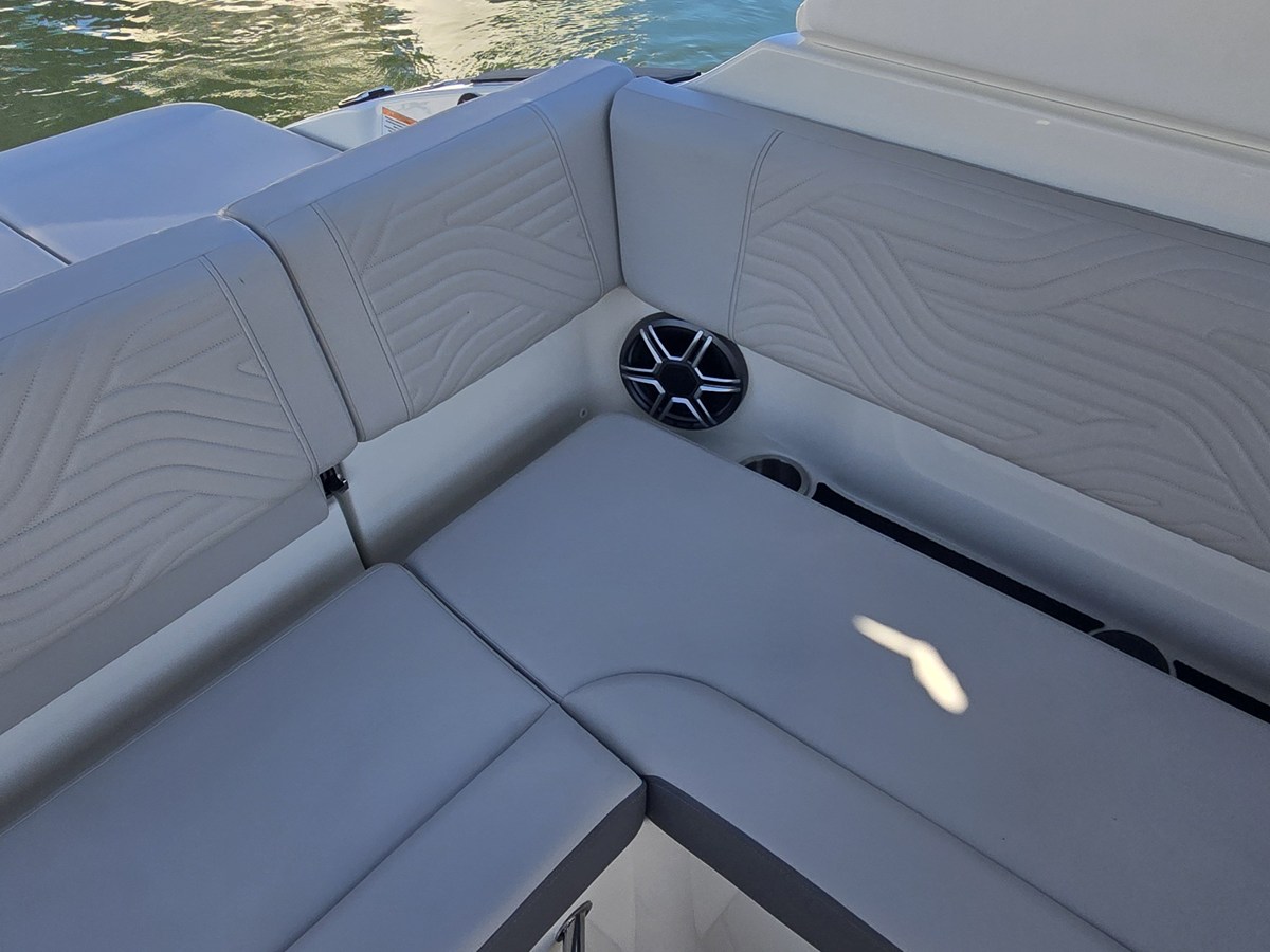 2027 Sea Ray SDX 250 Surf 15