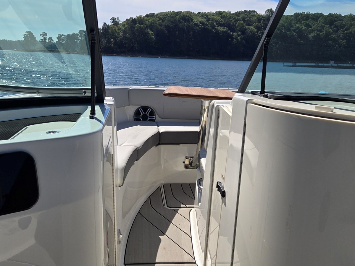2027 Sea Ray SDX 250 Surf 28
