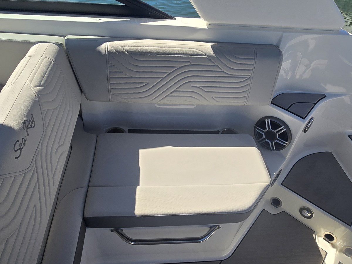 2027 Sea Ray SDX 250 Surf 41