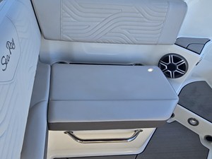 2027 Sea Ray SDX 250 Surf 18