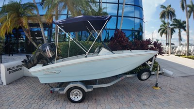 Boston Whaler 130 Super Sport 1 2027 Boston Whaler 130 Super Sport 2
