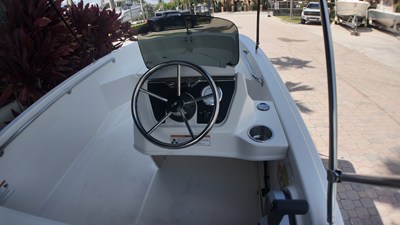 Boston Whaler 130 Super Sport 7 2027 Boston Whaler 130 Super Sport 8