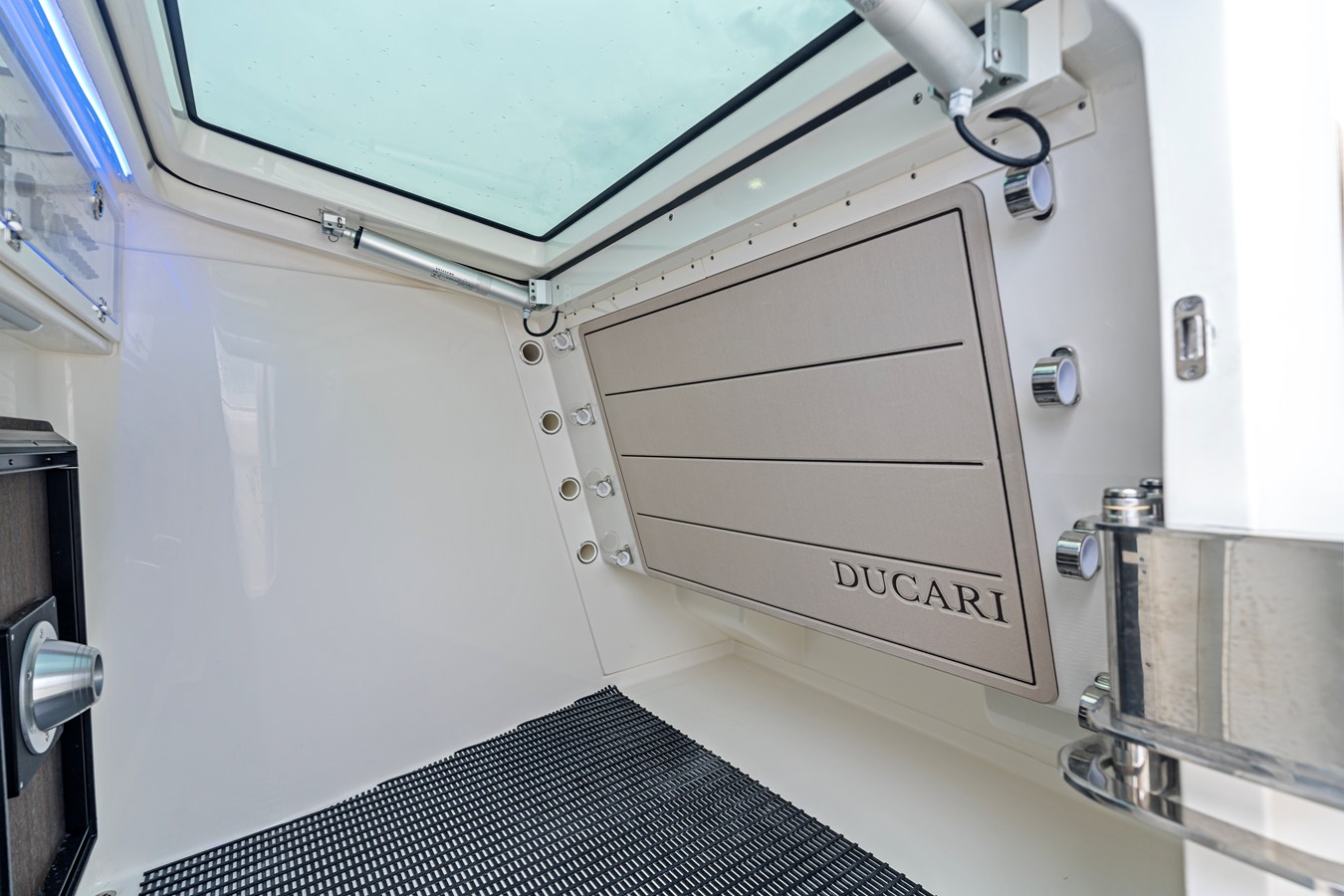 2027 Ducari 37 XIV 21