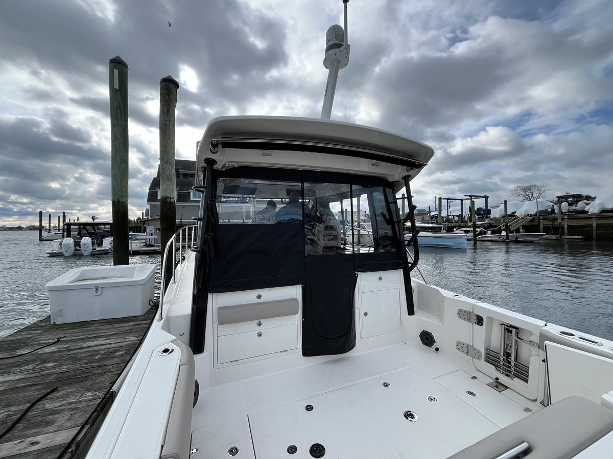 2026 Boston Whaler 365 Conquest 11