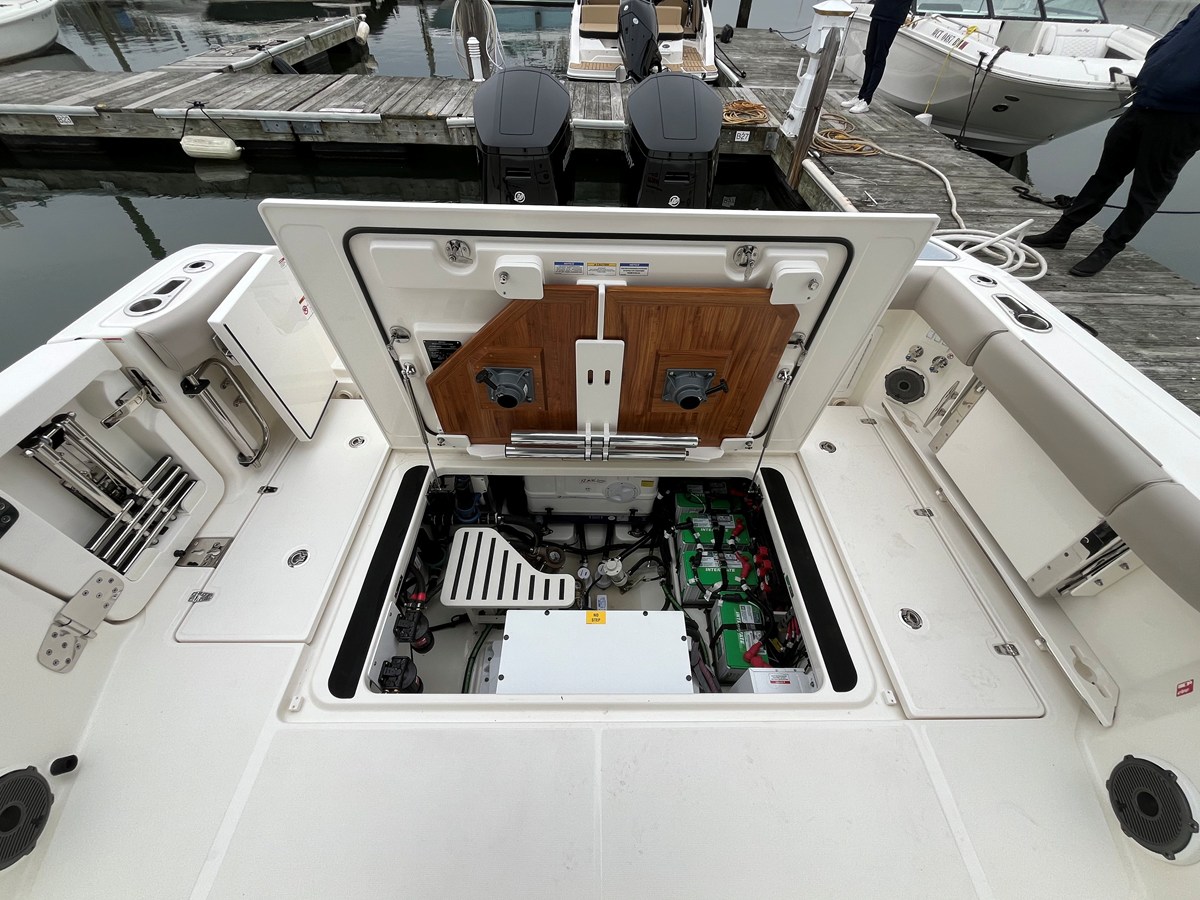 2026 Boston Whaler 365 Conquest 14