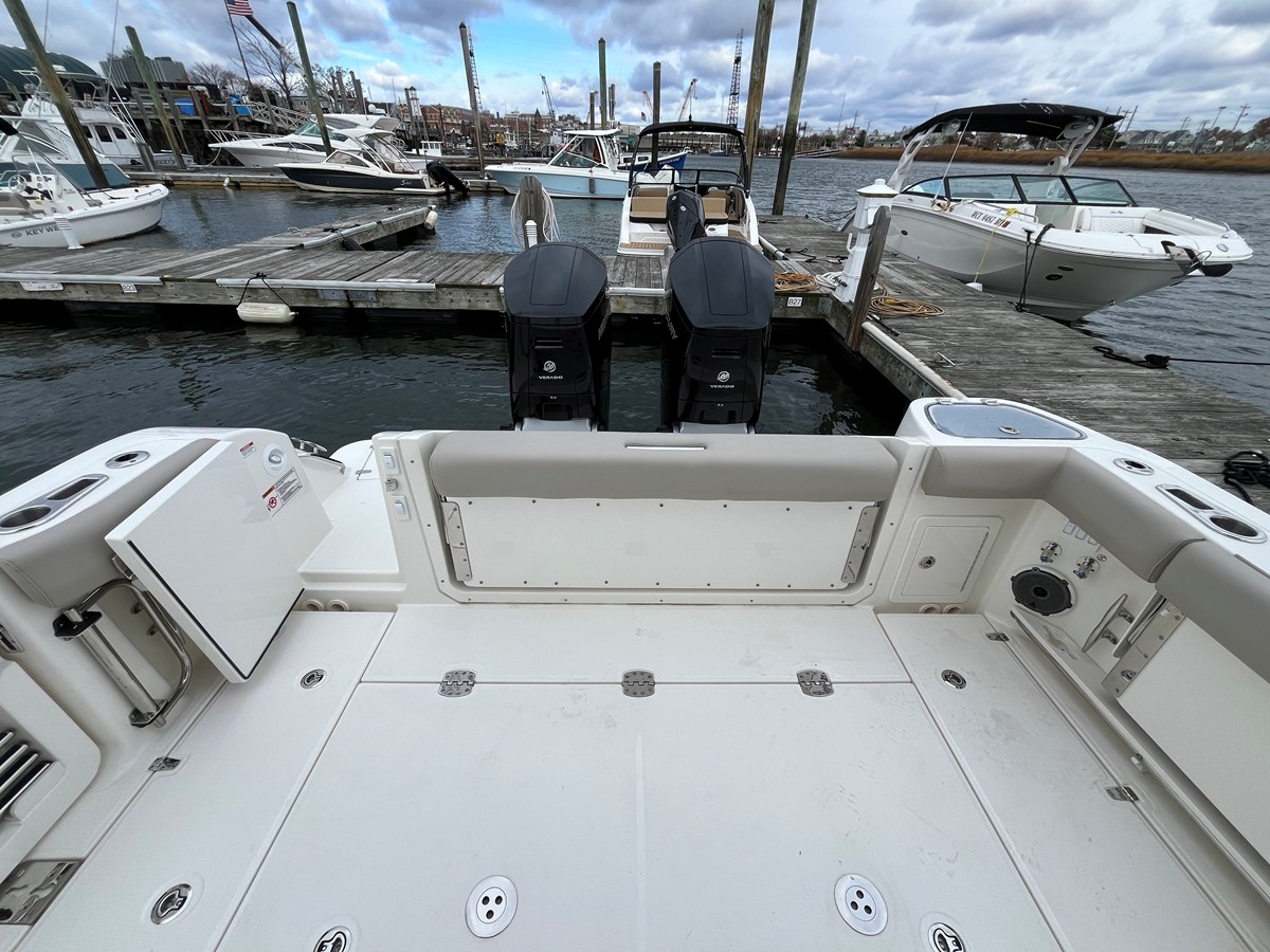 2026 Boston Whaler 365 Conquest 15