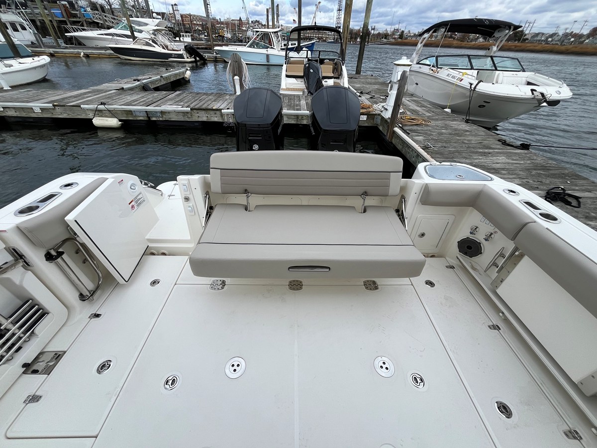 2026 Boston Whaler 365 Conquest 16