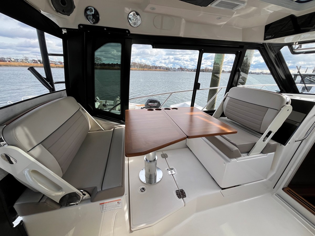 2026 Boston Whaler 365 Conquest 25