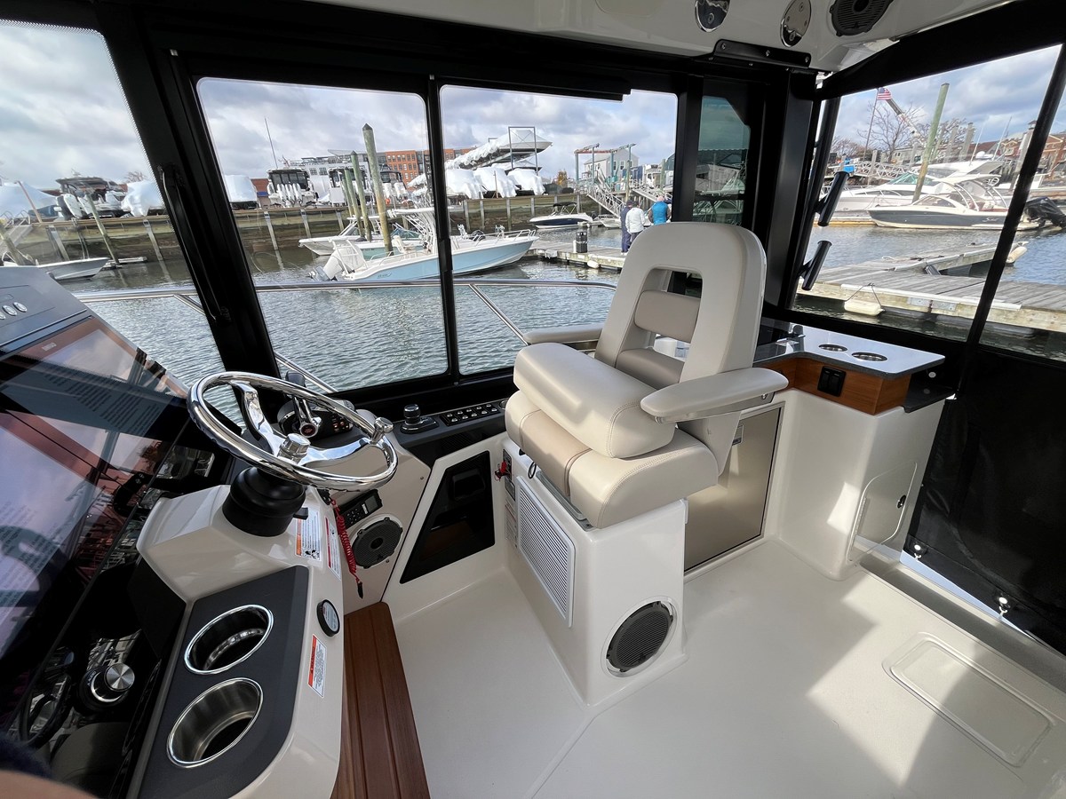 2026 Boston Whaler 365 Conquest 29