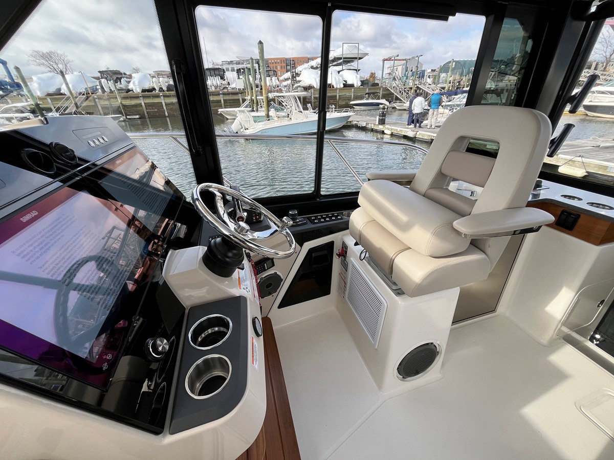 2026 Boston Whaler 365 Conquest 30