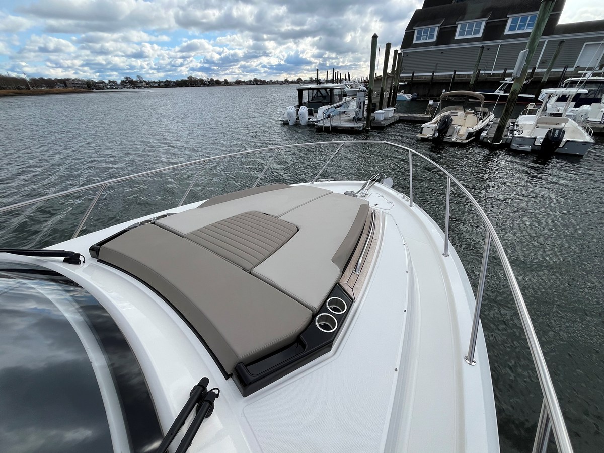2026 Boston Whaler 365 Conquest 53