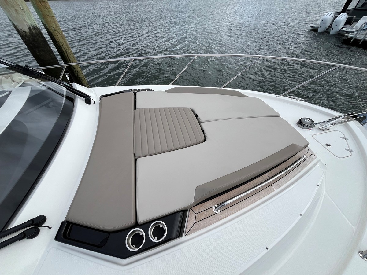 2026 Boston Whaler 365 Conquest 54