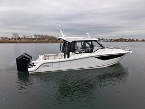 Boston Whaler 365 Conquest 5 2026 Boston Whaler 365 Conquest 6