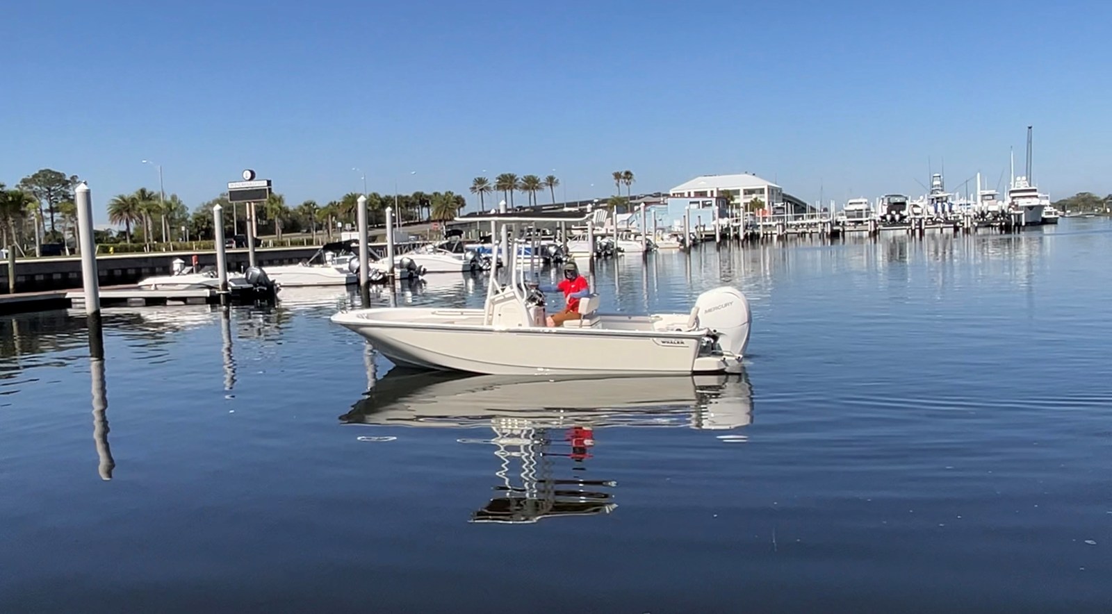 2026 Boston Whaler 190 Montauk 1