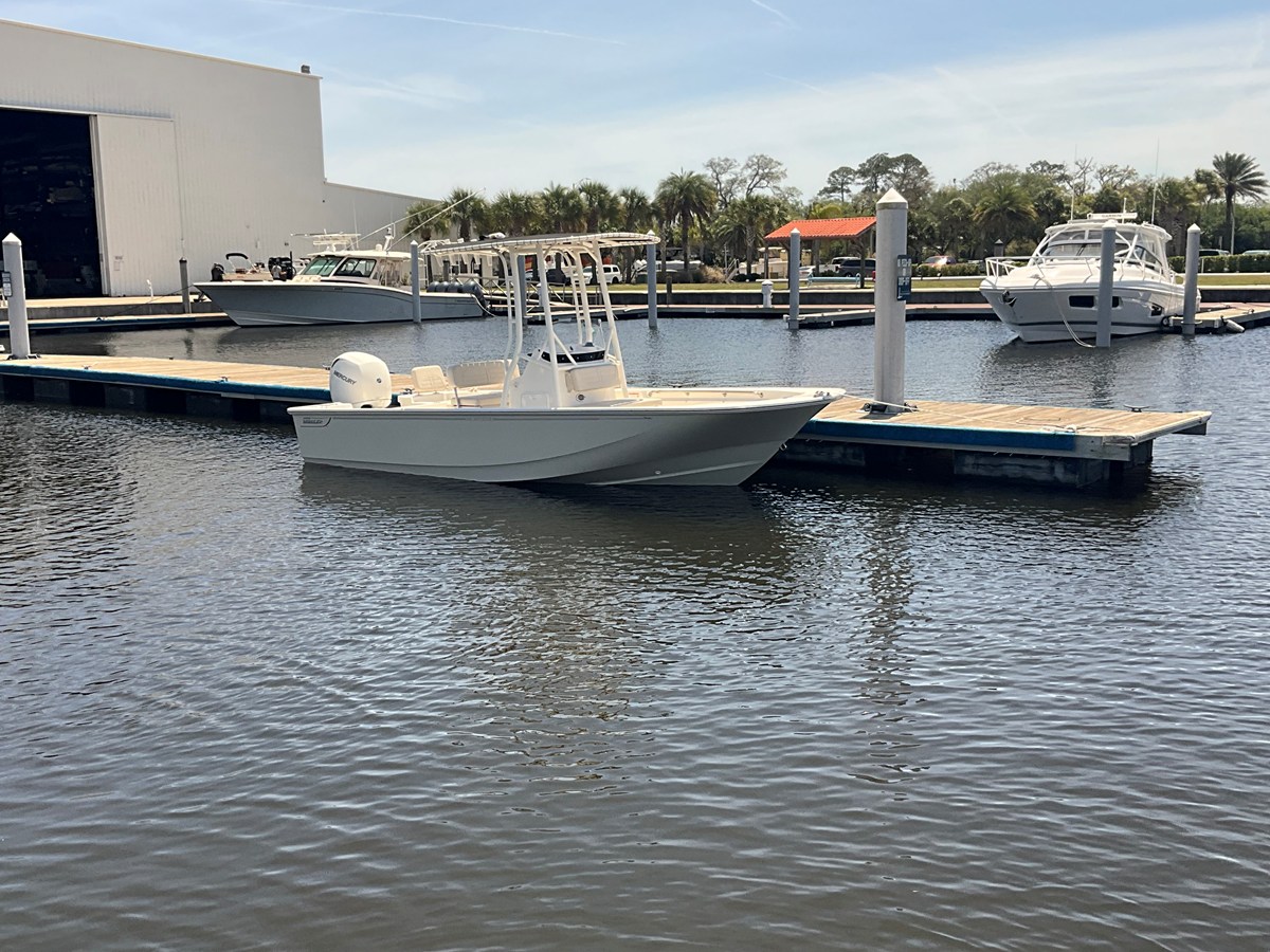 2026 Boston Whaler 190 Montauk 5