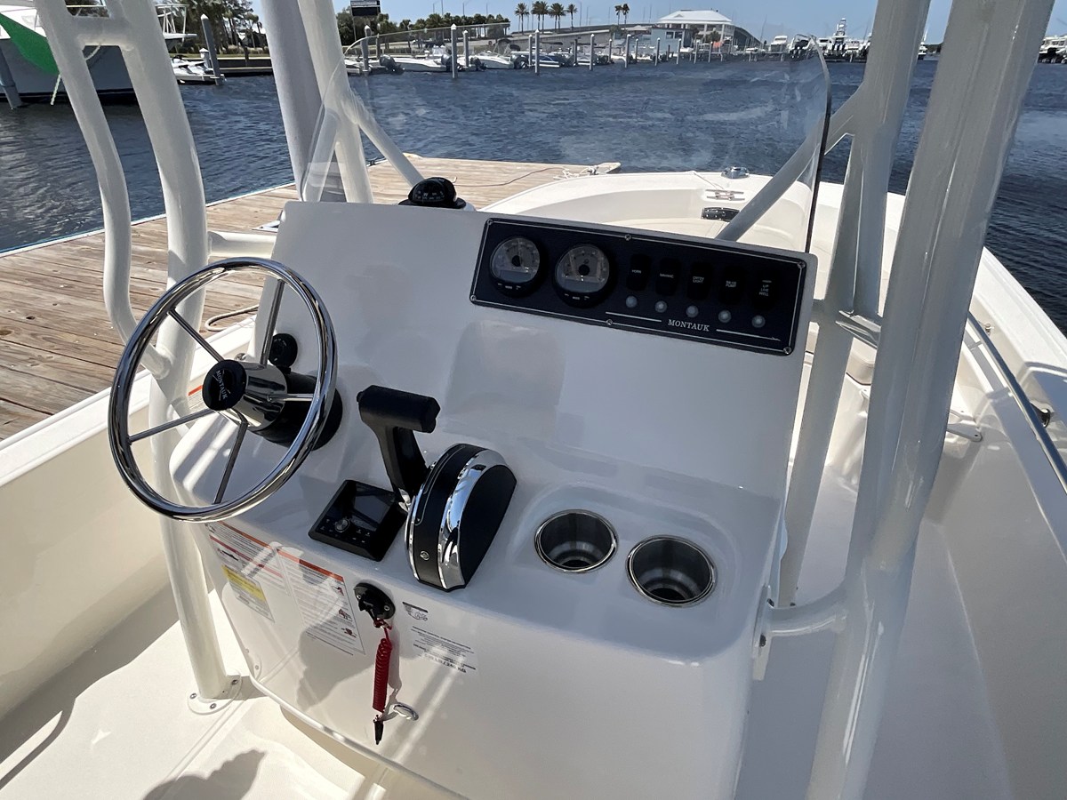 2026 Boston Whaler 190 Montauk 6