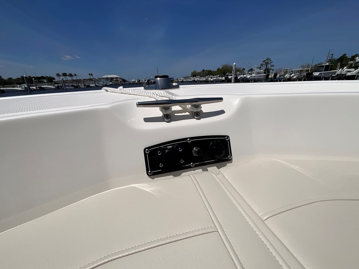 2026 Boston Whaler 190 Montauk 11