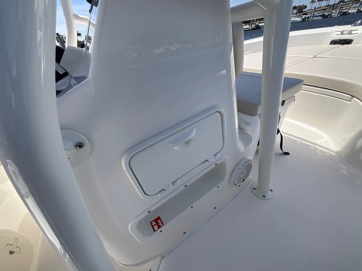 2026 Boston Whaler 190 Montauk 12