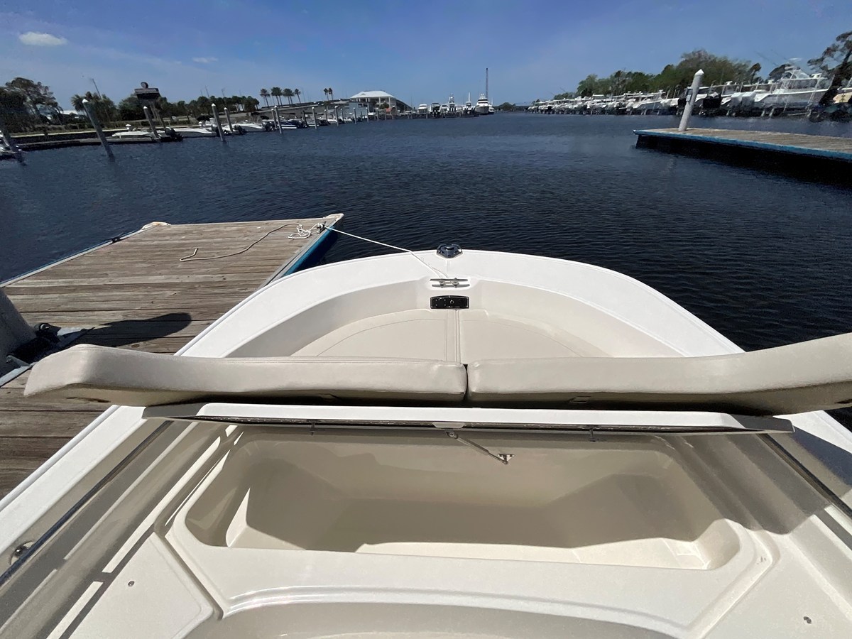 2026 Boston Whaler 190 Montauk 13