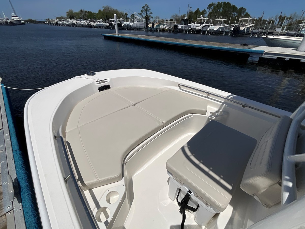 2026 Boston Whaler 190 Montauk 18