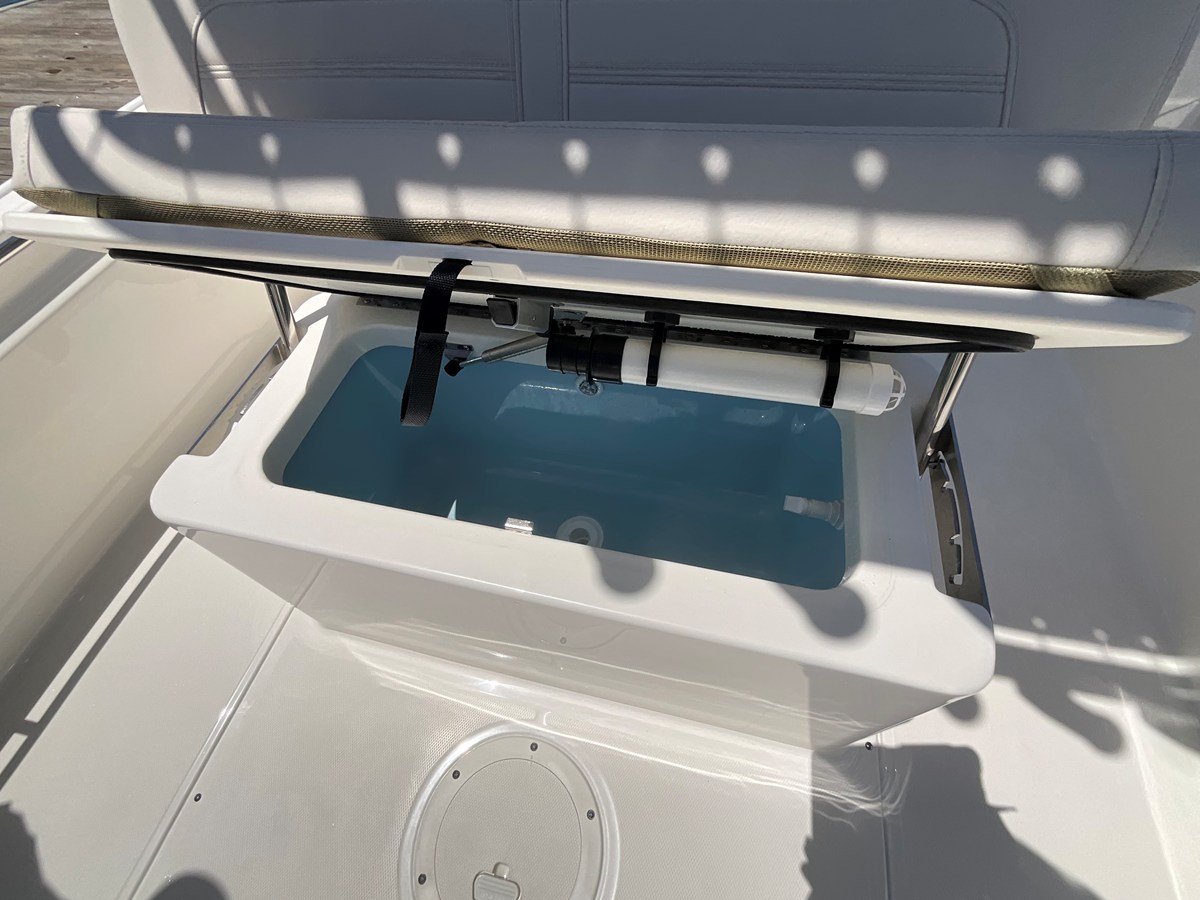 2026 Boston Whaler 190 Montauk 19