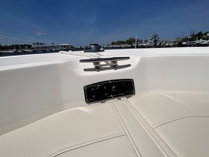 2026 Boston Whaler 190 Montauk 11