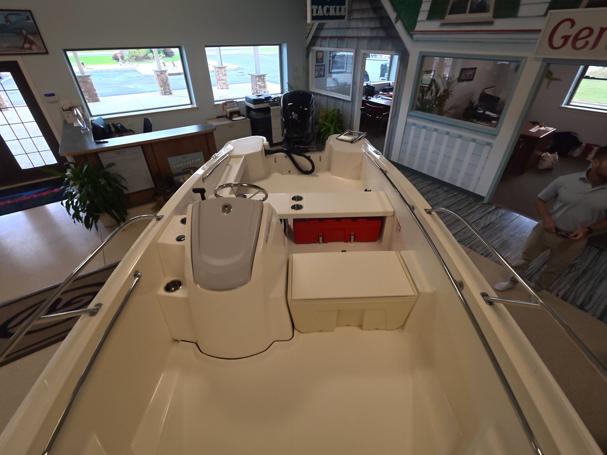 2027 Boston Whaler 160 Super Sport 3