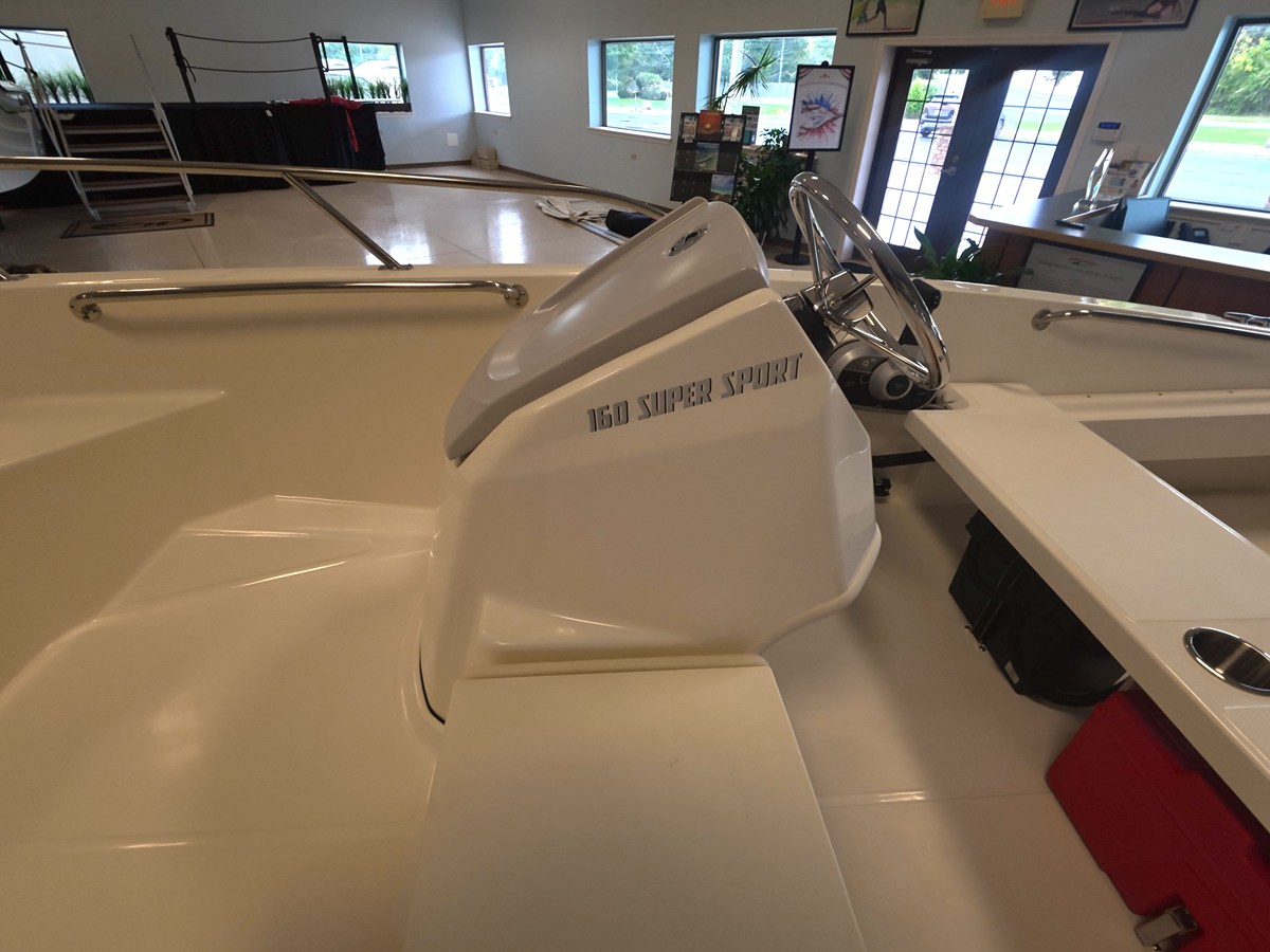 2027 Boston Whaler 160 Super Sport 9