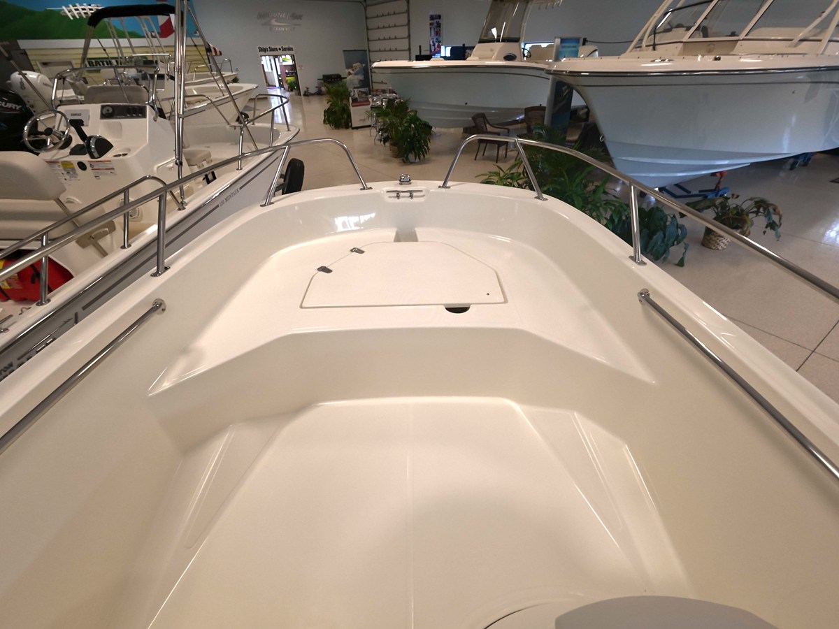 2027 Boston Whaler 160 Super Sport 13