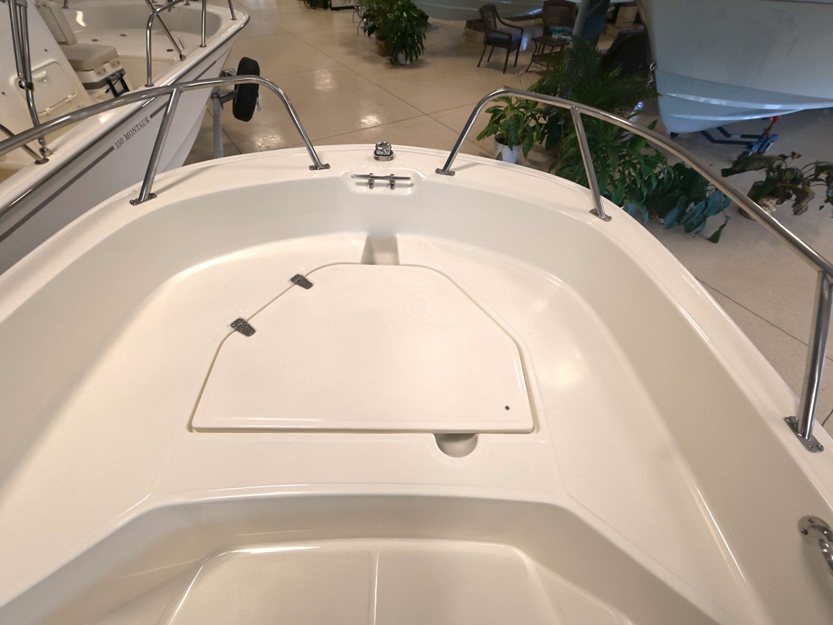 2027 Boston Whaler 160 Super Sport 14