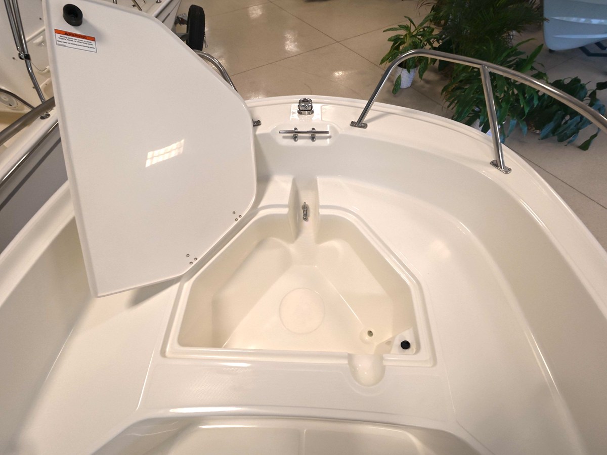 2027 Boston Whaler 160 Super Sport 16