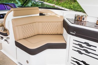 Sea Ray SLX 310 Outboard 12 2025 Sea Ray SLX 310 Outboard 13
