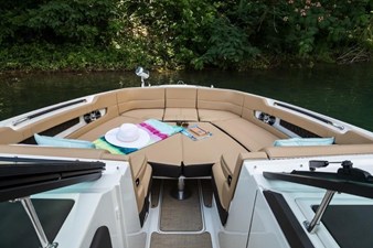 Sea Ray SLX 310 Outboard 14 2025 Sea Ray SLX 310 Outboard 15