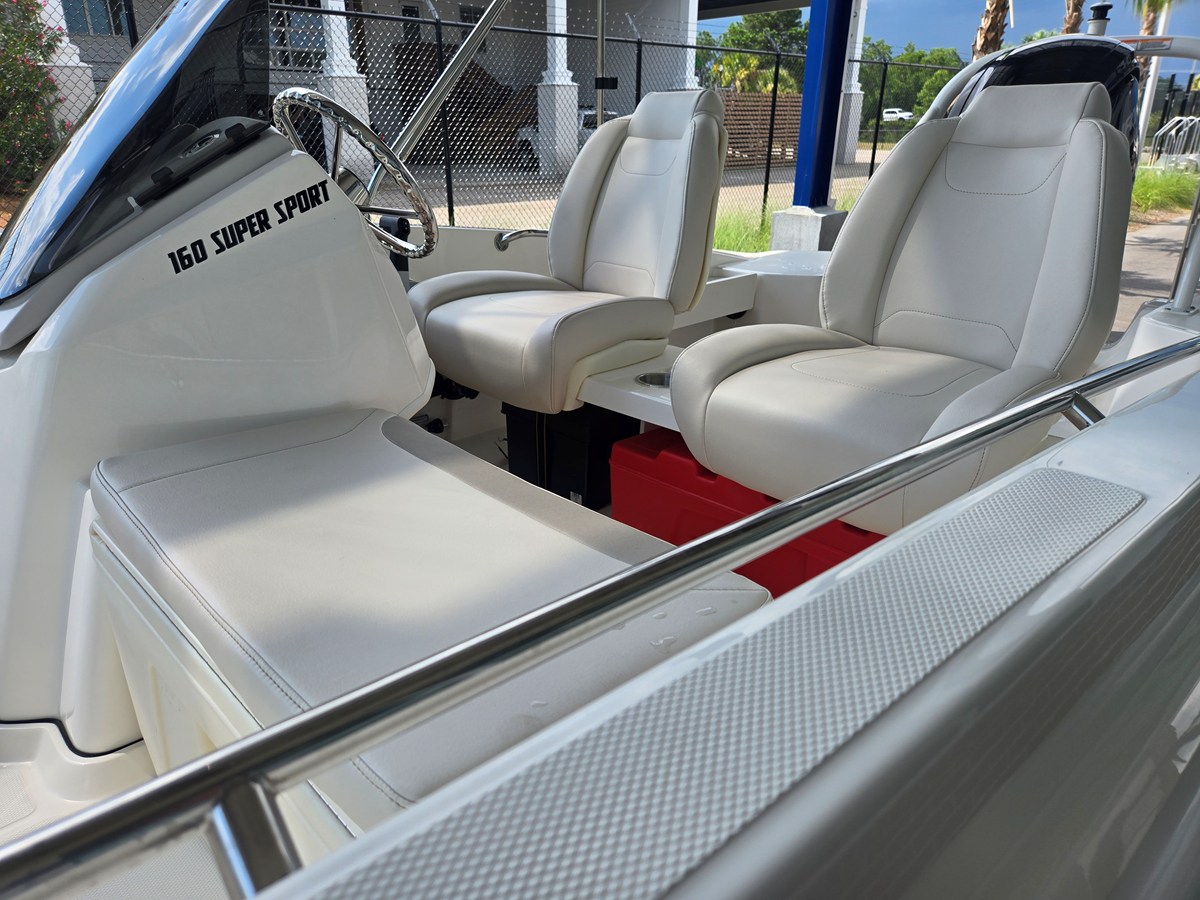 2026 Boston Whaler 160 Super Sport 9