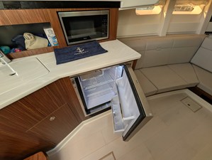 Sea Ray SUNDANCER 370 OUTBOARD 35 2026 Sea Ray SUNDANCER 370 OUTBOARD 36