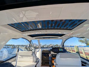 Sea Ray SUNDANCER 370 OUTBOARD 45 2026 Sea Ray SUNDANCER 370 OUTBOARD 46