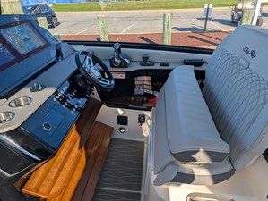 Sea Ray SUNDANCER 370 OUTBOARD 54 2026 Sea Ray SUNDANCER 370 OUTBOARD 55