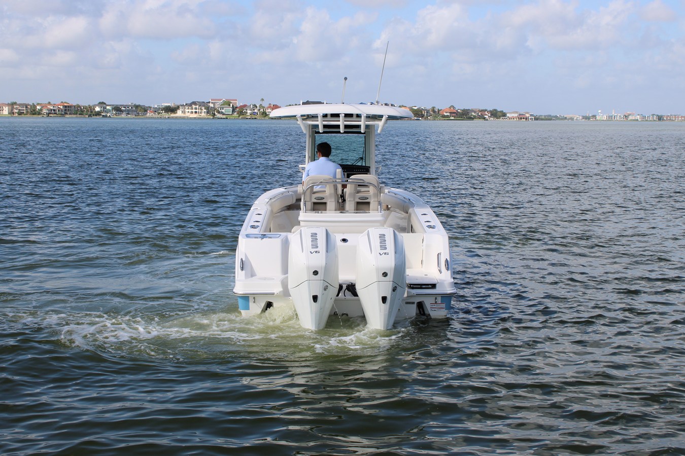 2027 Boston Whaler 250 Outrage 3