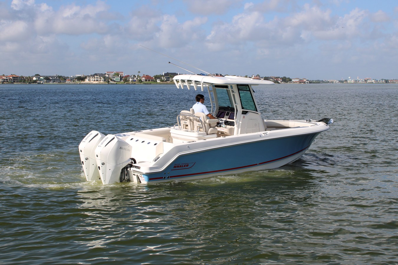 2027 Boston Whaler 250 Outrage 4