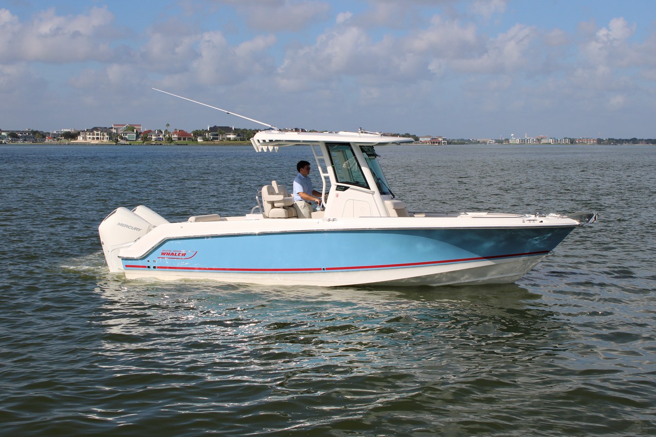 2027 Boston Whaler 250 Outrage 5